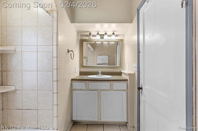 1125 E Hayes Avenue, Hazel Park, MI 48030