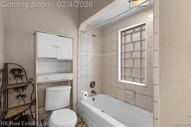 1125 E Hayes Avenue, Hazel Park, MI 48030