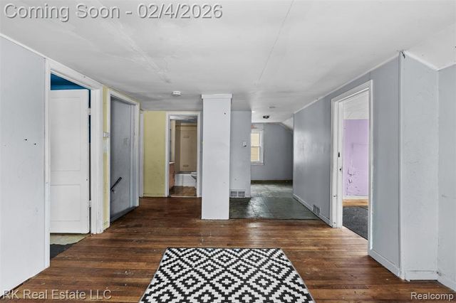 1125 E Hayes Avenue, Hazel Park, MI 48030