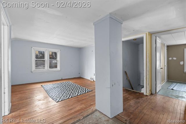 1125 E Hayes Avenue, Hazel Park, MI 48030