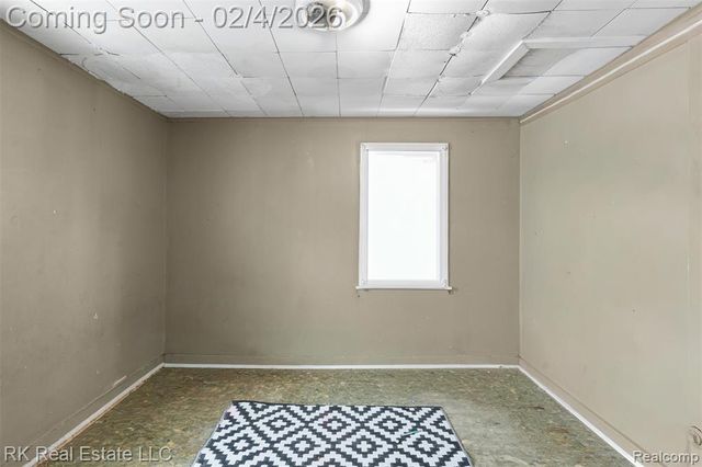 1125 E Hayes Avenue, Hazel Park, MI 48030