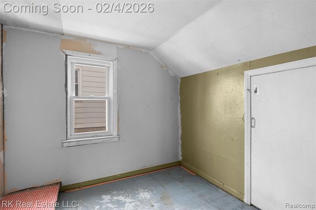 1125 E Hayes Avenue, Hazel Park, MI 48030