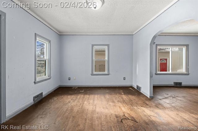 1125 E Hayes Avenue, Hazel Park, MI 48030