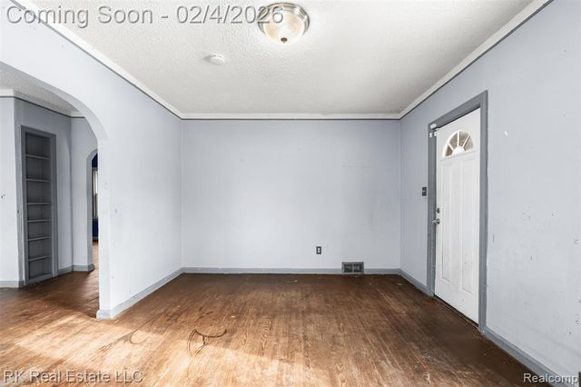 1125 E Hayes Avenue, Hazel Park, MI 48030