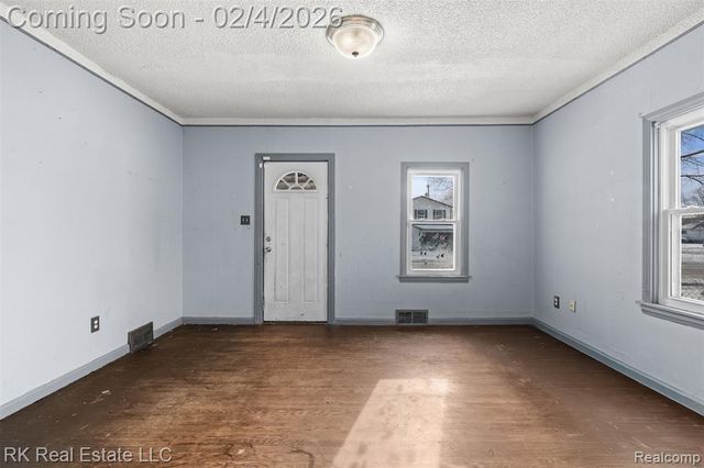 1125 E Hayes Avenue, Hazel Park, MI 48030