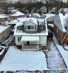 1125 E Hayes Avenue, Hazel Park, MI 48030