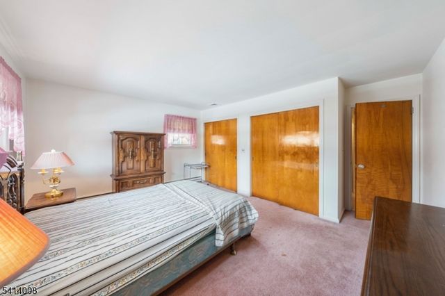 1105 Georgian Dr, Linden City, NJ 07036