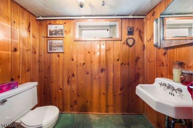 1105 Georgian Dr, Linden City, NJ 07036