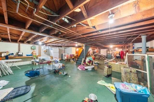 1105 Georgian Dr, Linden City, NJ 07036