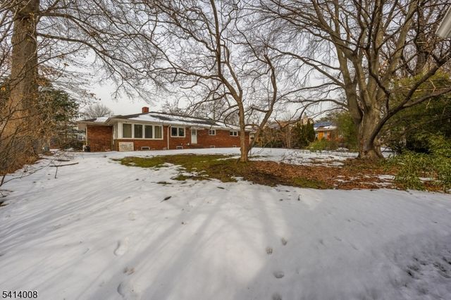 1105 Georgian Dr, Linden City, NJ 07036