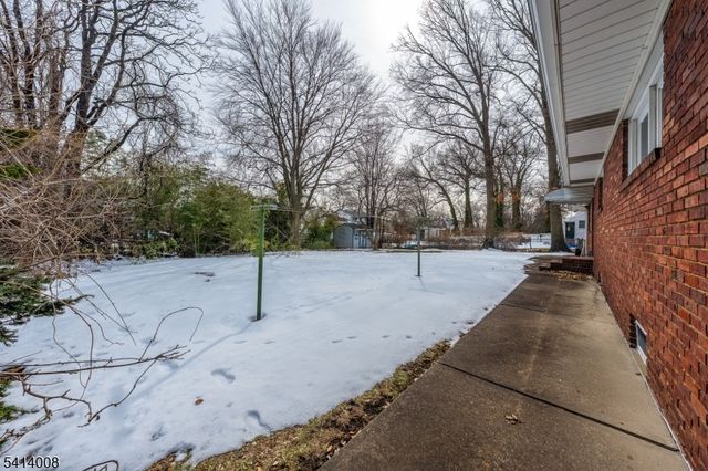 1105 Georgian Dr, Linden City, NJ 07036