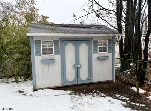 1105 Georgian Dr, Linden City, NJ 07036