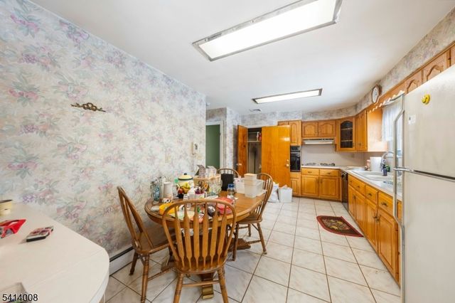 1105 Georgian Dr, Linden City, NJ 07036