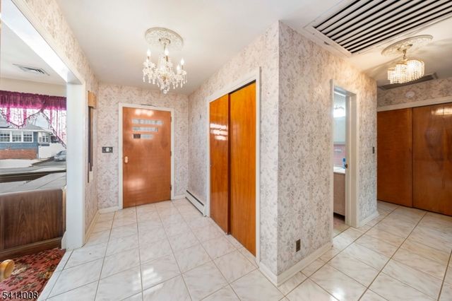 1105 Georgian Dr, Linden City, NJ 07036