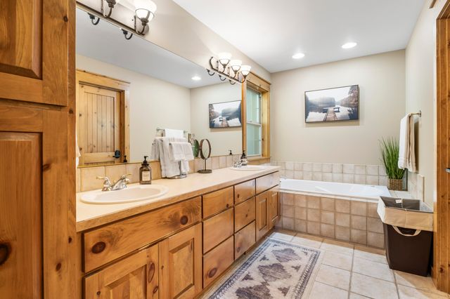 18189 Oregon Loop 5, Sunriver, OR 97707