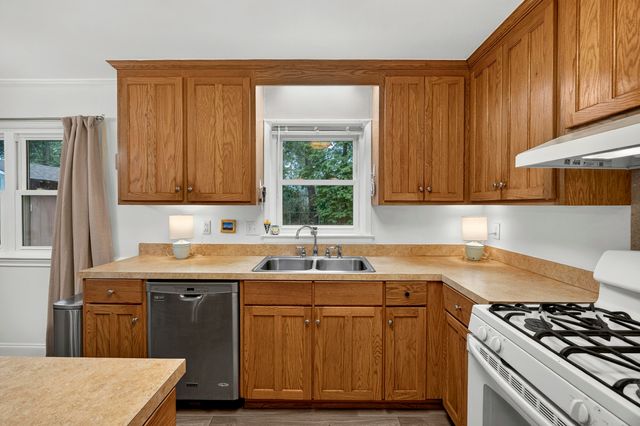 124 Helen Drive, Summerville, SC 29483