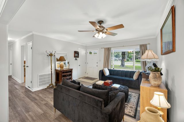 124 Helen Drive, Summerville, SC 29483
