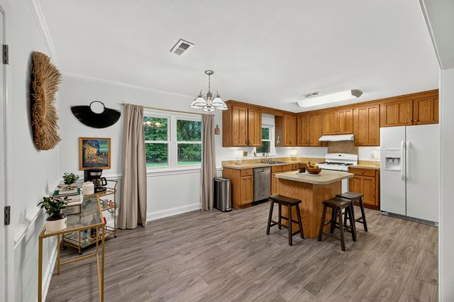 124 Helen Drive, Summerville, SC 29483