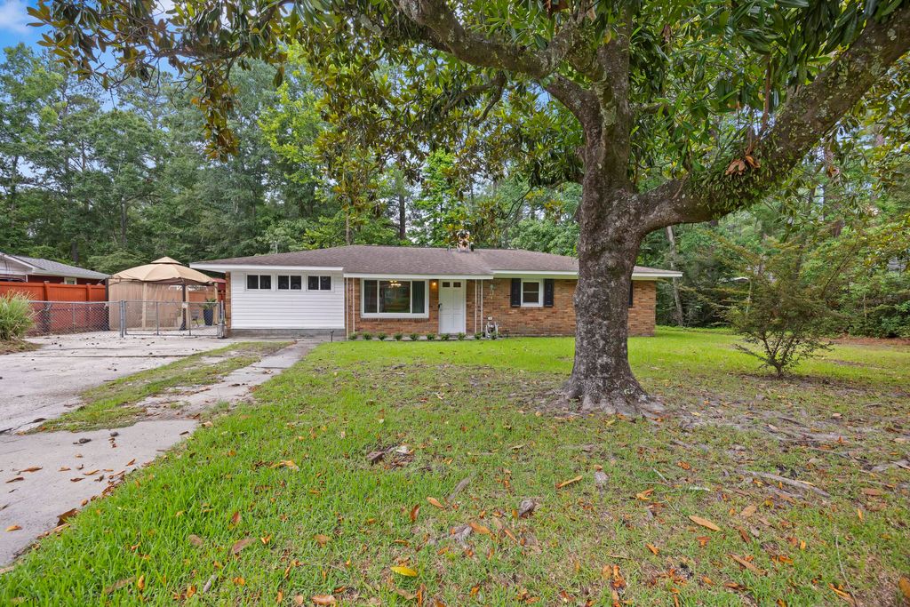 124 Helen Drive, Summerville, SC 29483
