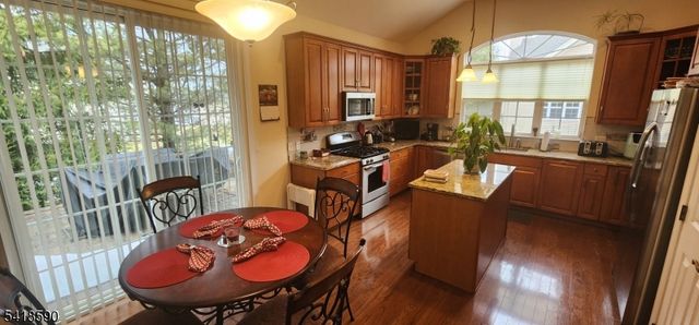 14 Fehervari Ct, Franklin Twp., NJ 08873