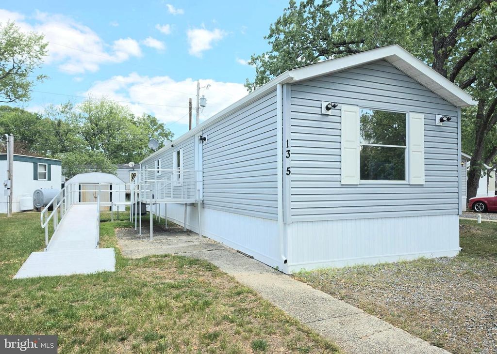 Image 1 of property listing at 10505 CEDARVILLE #13-5, Brandywine, MD 20613