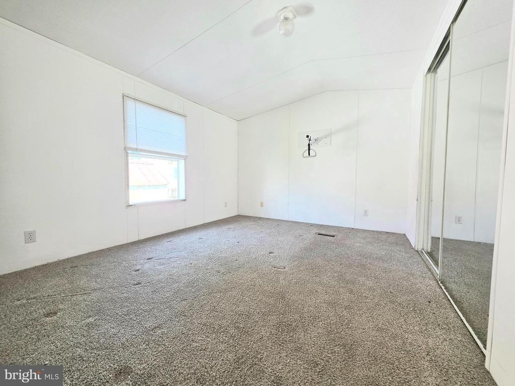 Image 10 of property listing at 10505 CEDARVILLE #13-5, Brandywine, MD 20613