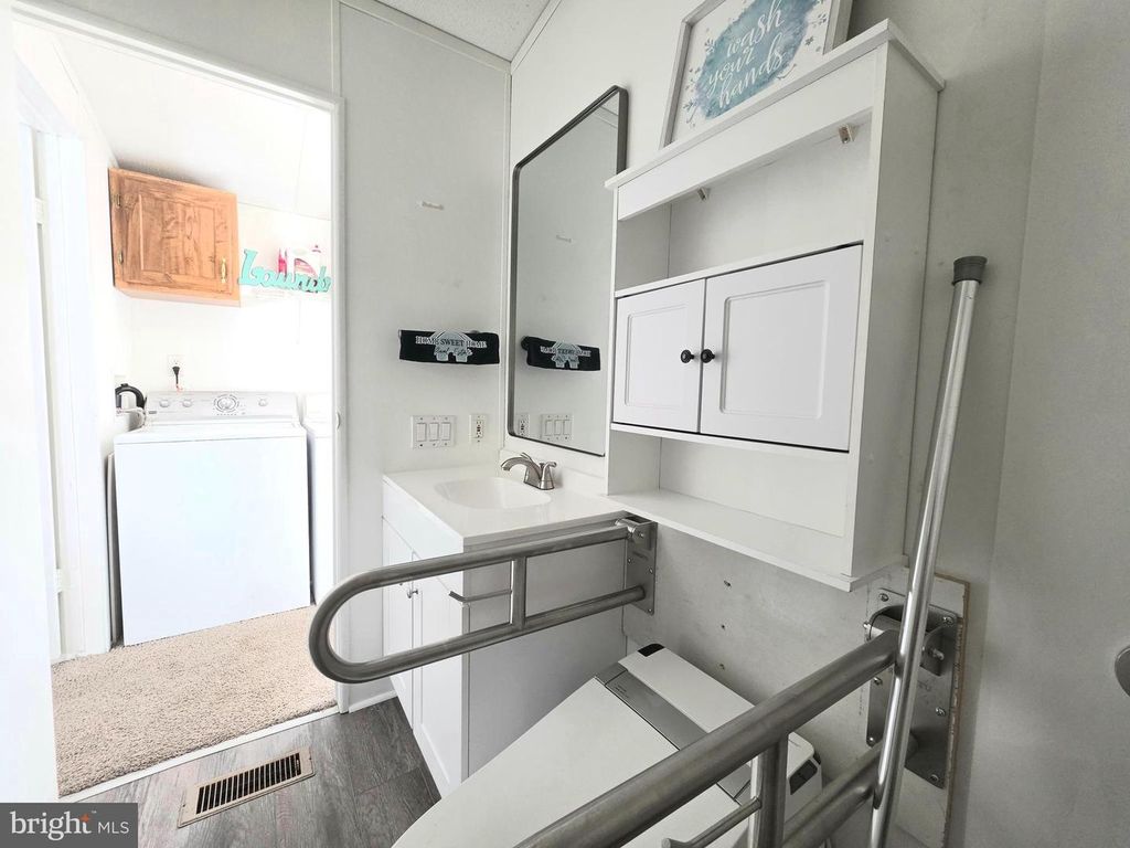 Image 11 of property listing at 10505 CEDARVILLE #13-5, Brandywine, MD 20613