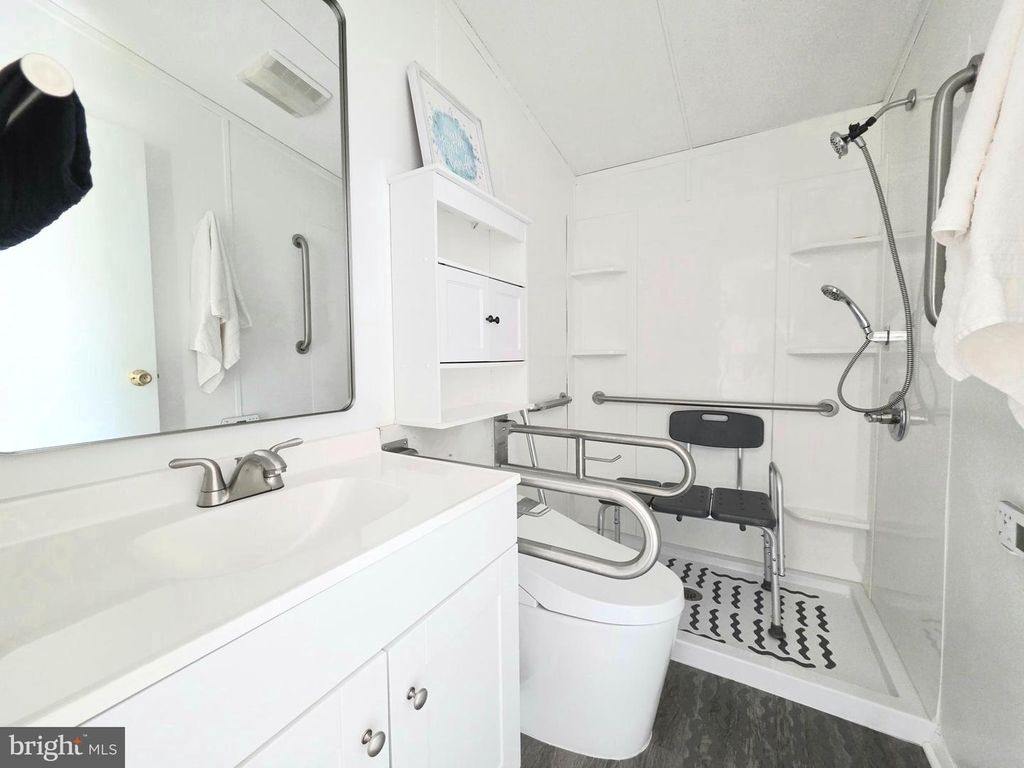 Image 12 of property listing at 10505 CEDARVILLE #13-5, Brandywine, MD 20613
