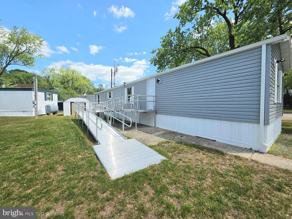 Image 18 of property listing at 10505 CEDARVILLE #13-5, Brandywine, MD 20613