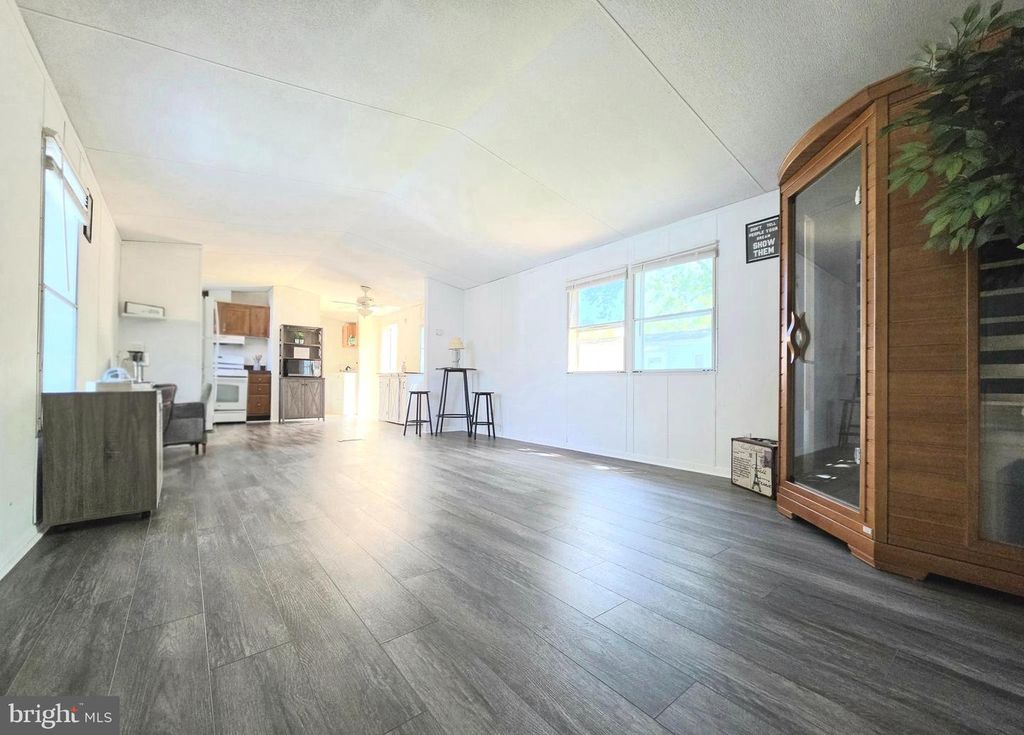Image 2 of property listing at 10505 CEDARVILLE #13-5, Brandywine, MD 20613