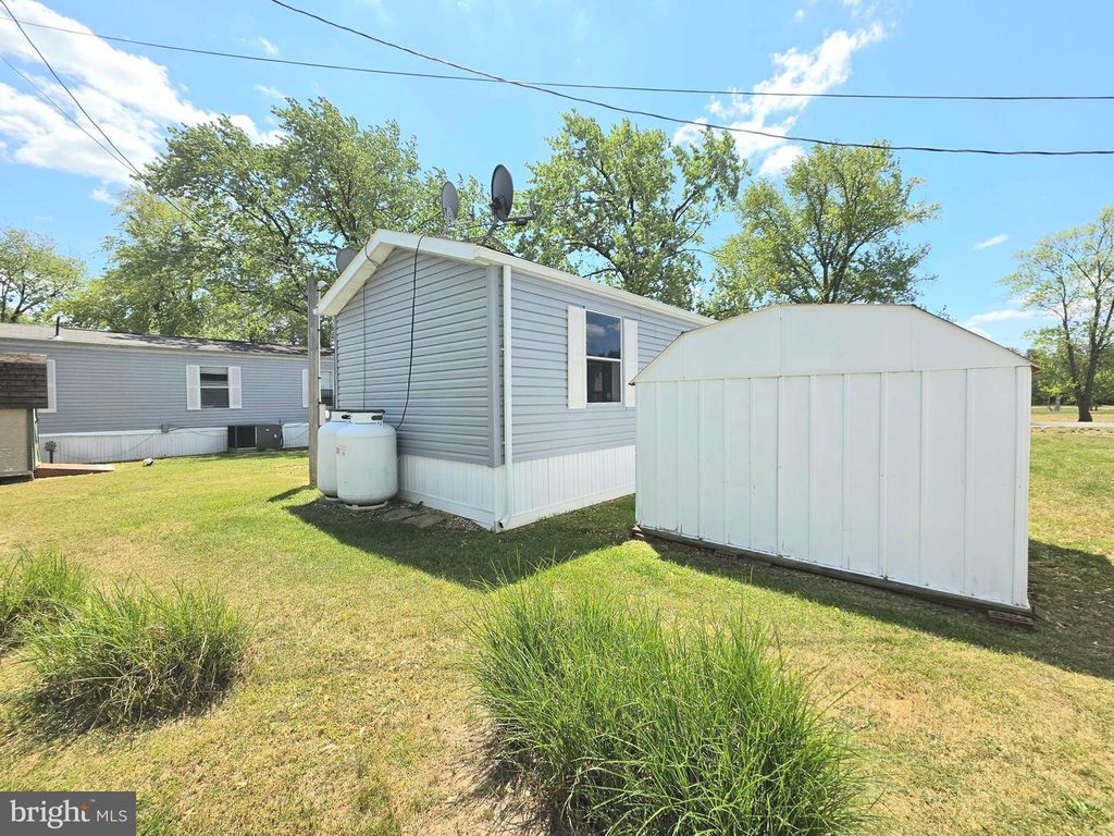 Image 21 of property listing at 10505 CEDARVILLE #13-5, Brandywine, MD 20613