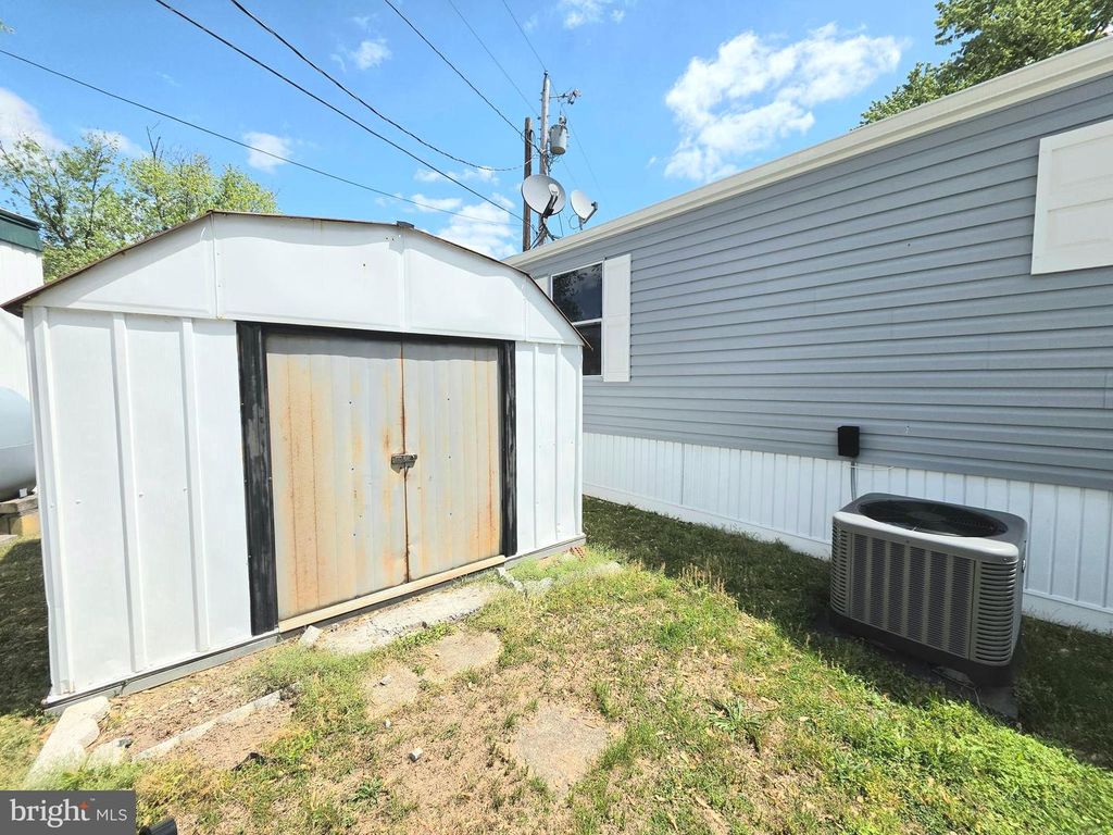 Image 23 of property listing at 10505 CEDARVILLE #13-5, Brandywine, MD 20613