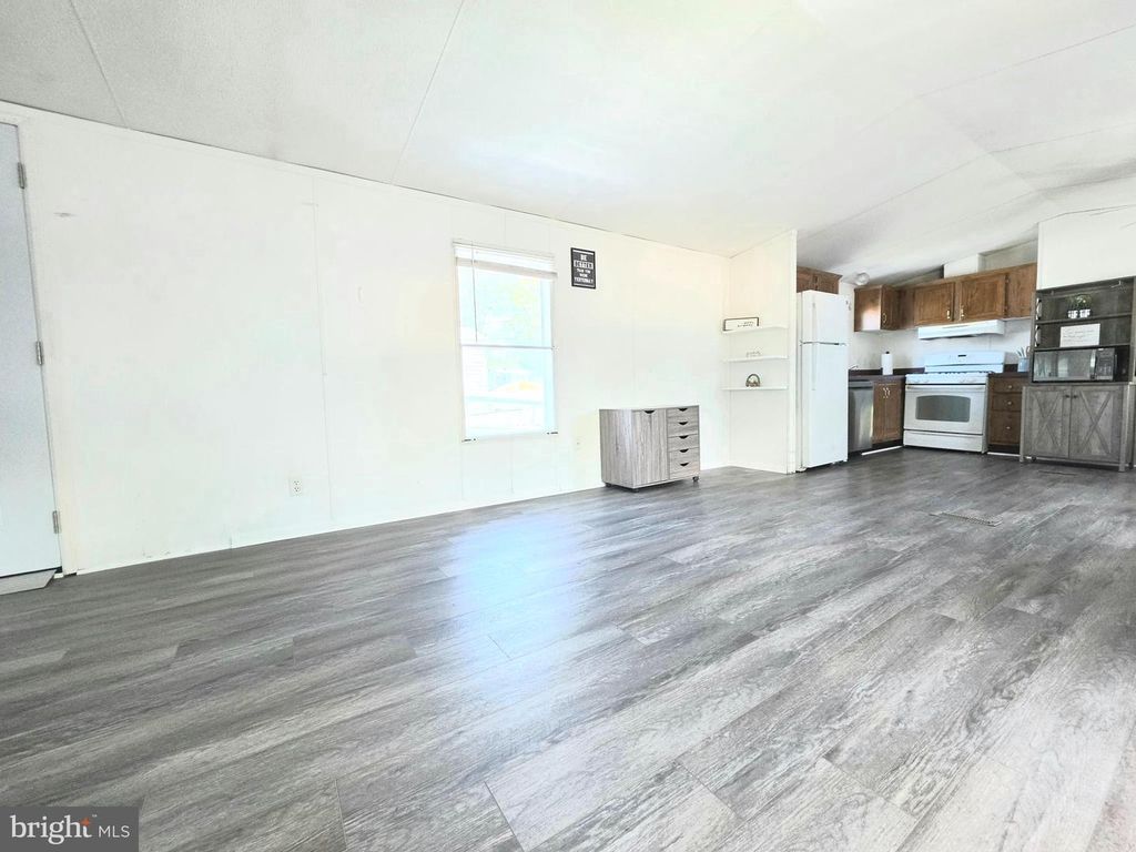 Image 6 of property listing at 10505 CEDARVILLE #13-5, Brandywine, MD 20613