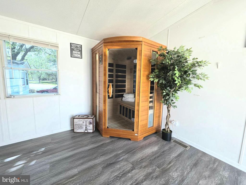 Image 8 of property listing at 10505 CEDARVILLE #13-5, Brandywine, MD 20613