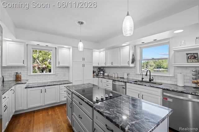 1154 Lake Valley Drive, Fenton, MI 48430