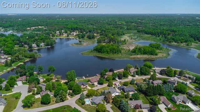 1154 Lake Valley Drive, Fenton, MI 48430