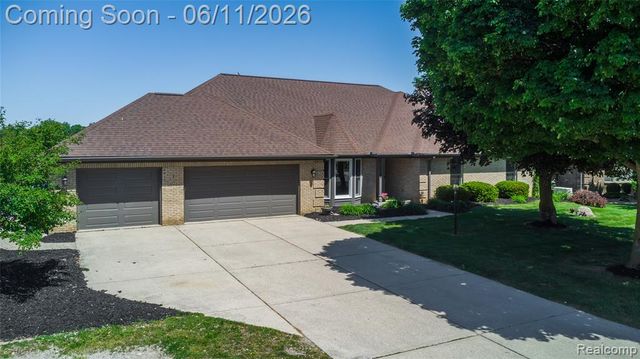 1154 Lake Valley Drive, Fenton, MI 48430
