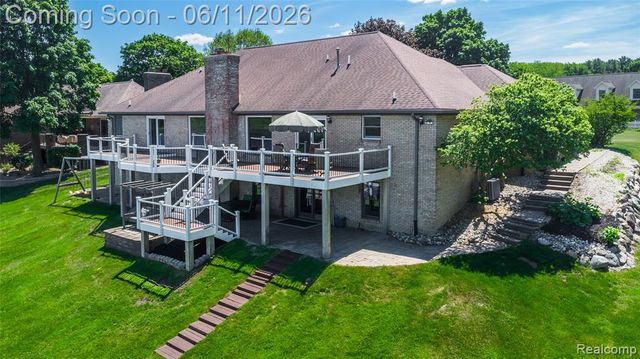1154 Lake Valley Drive, Fenton, MI 48430