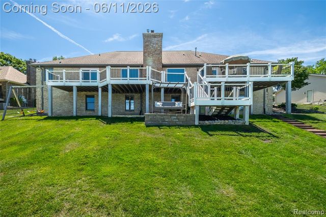 1154 Lake Valley Drive, Fenton, MI 48430