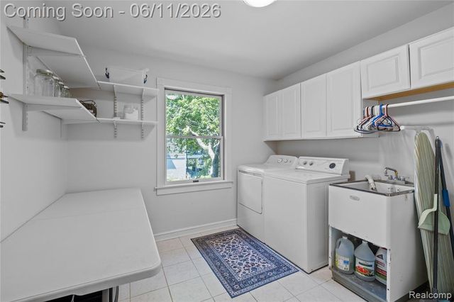 1154 Lake Valley Drive, Fenton, MI 48430