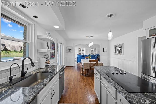 1154 Lake Valley Drive, Fenton, MI 48430