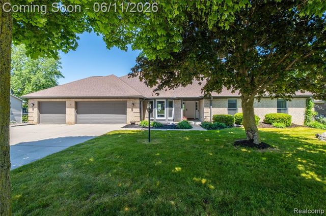 1154 Lake Valley Drive, Fenton, MI 48430