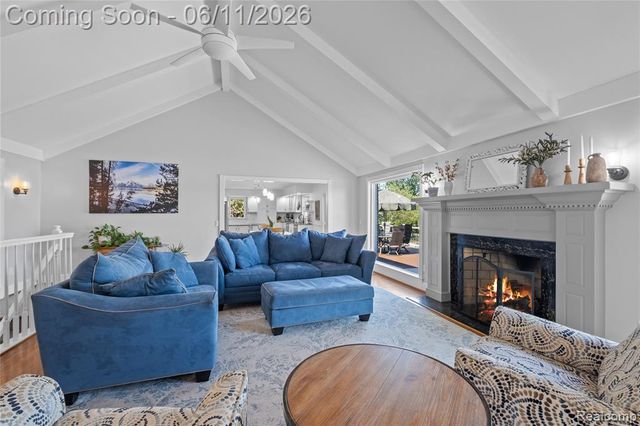 1154 Lake Valley Drive, Fenton, MI 48430