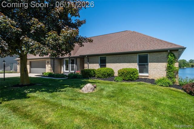 1154 Lake Valley Drive, Fenton, MI 48430