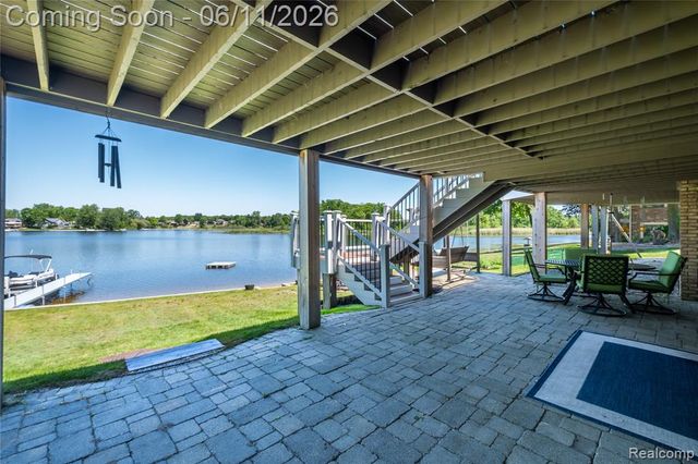 1154 Lake Valley Drive, Fenton, MI 48430