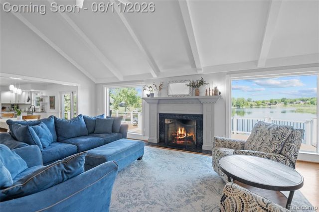 1154 Lake Valley Drive, Fenton, MI 48430
