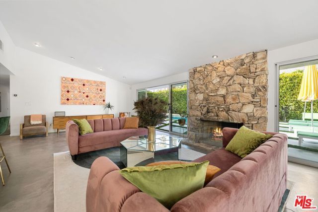 1155 E Mesquite Avenue, Palm Springs, CA 92264