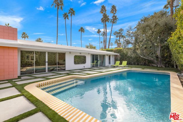 1155 E Mesquite Avenue, Palm Springs, CA 92264