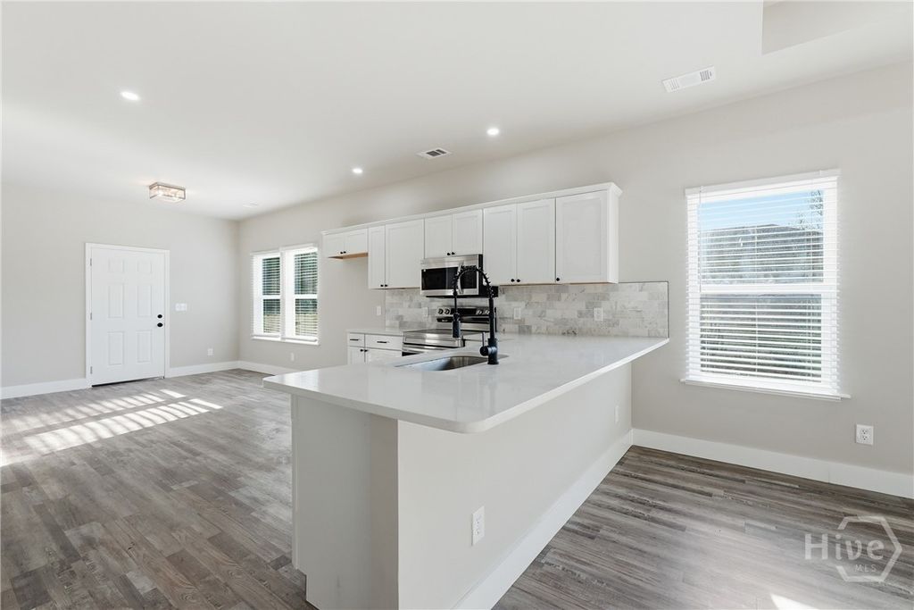 Image 12 of property listing at 150 Darling Street, Savannah, GA 31408