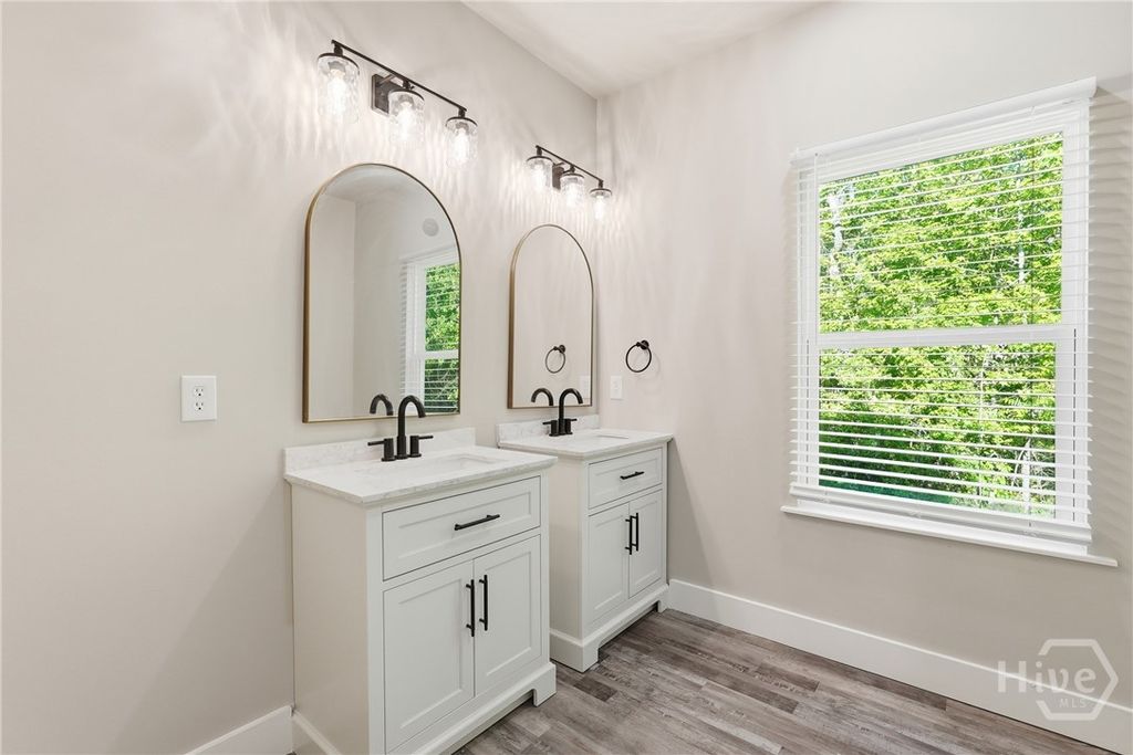 Image 30 of property listing at 150 Darling Street, Savannah, GA 31408